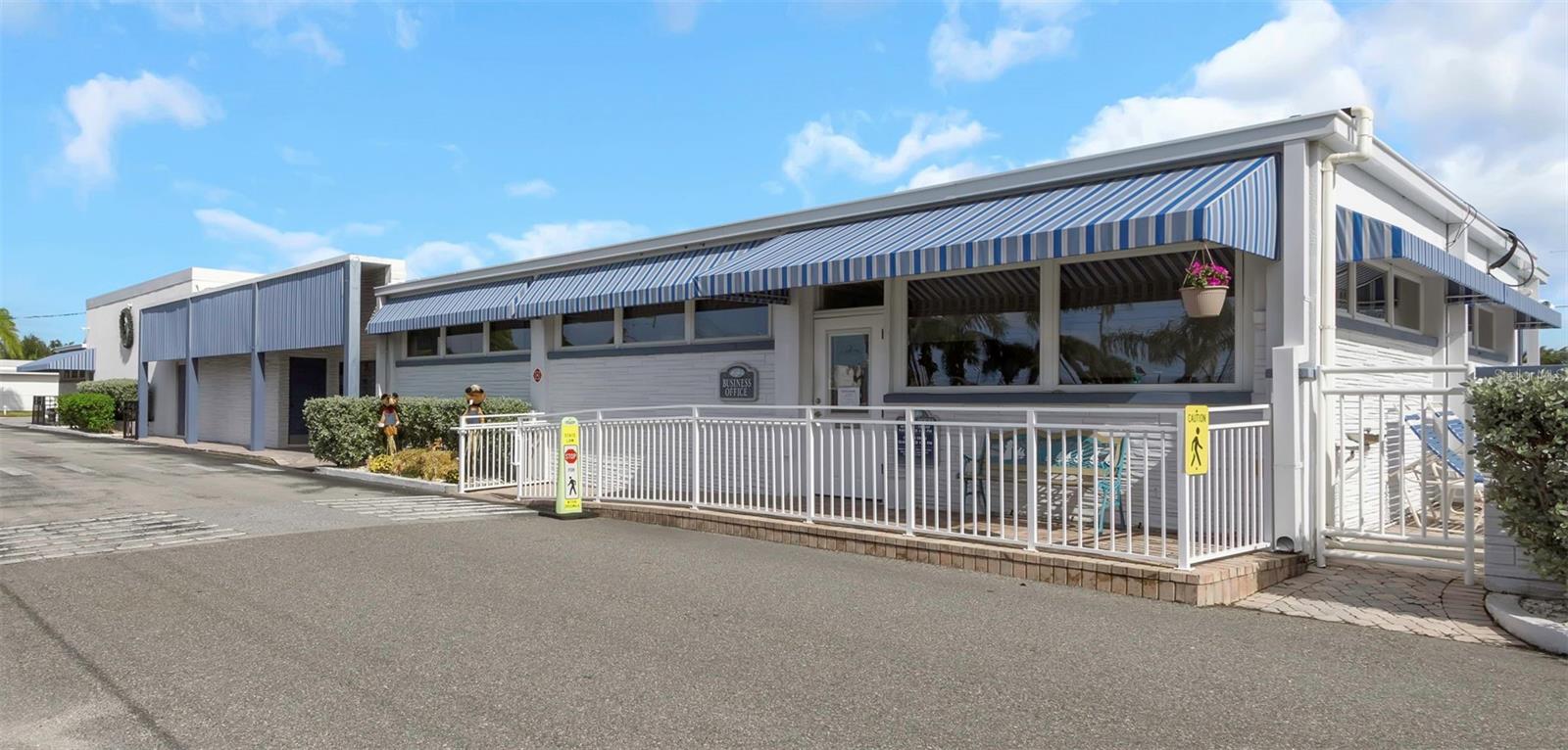 Image 39 of 46 For 18675 Us Highway 19 N 391