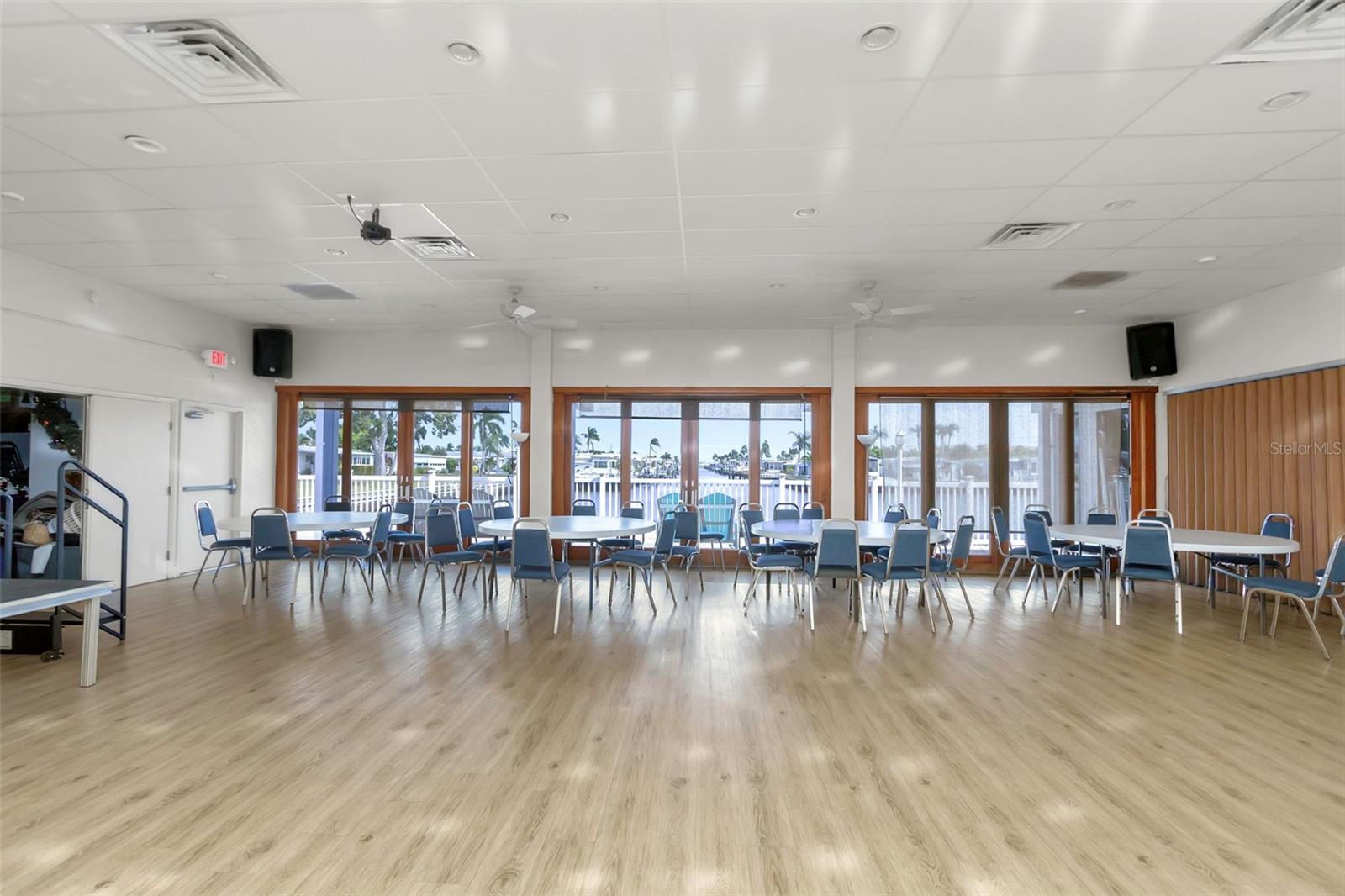 Image 40 of 46 For 18675 Us Highway 19 N 391