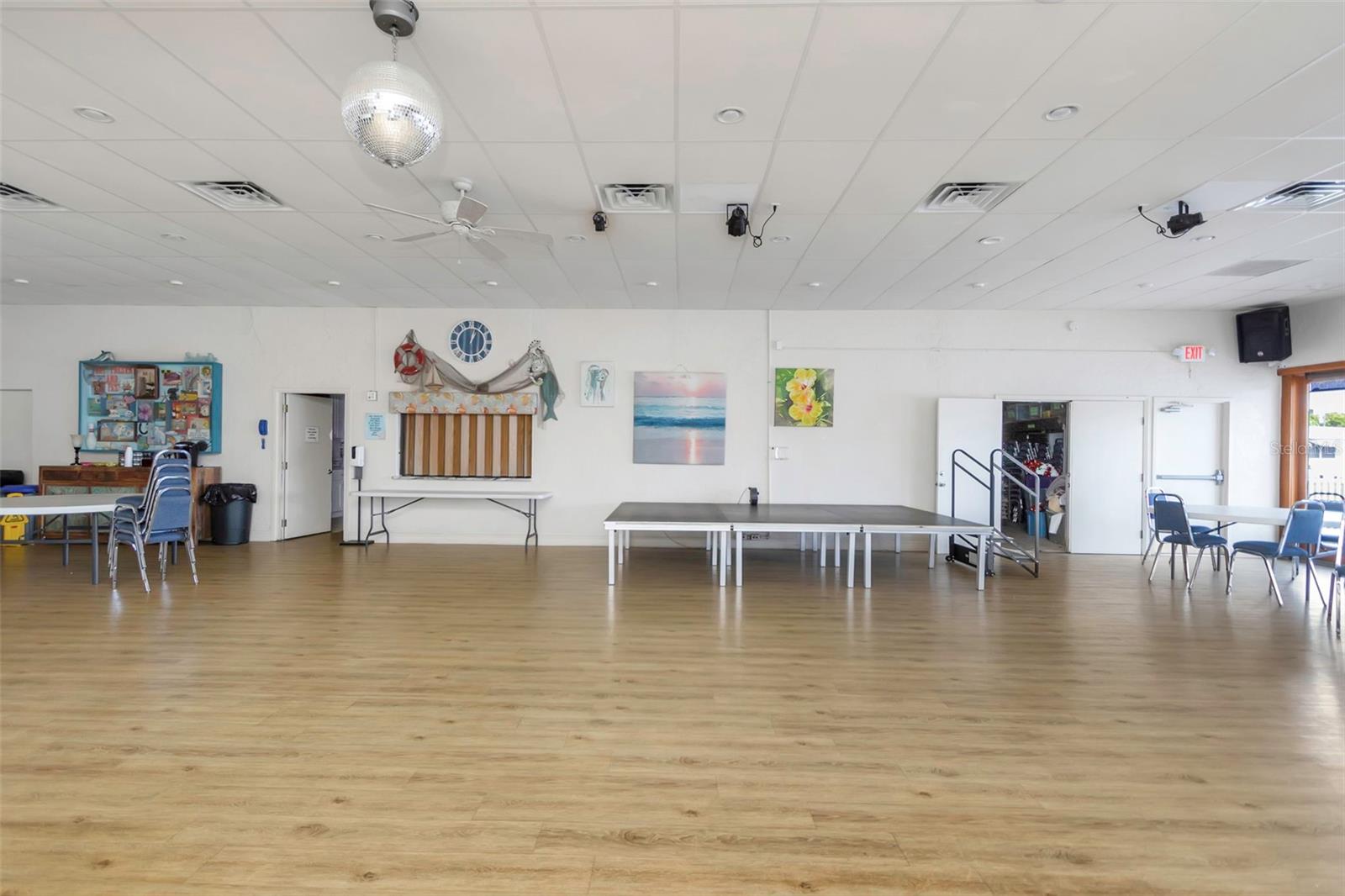 Image 41 of 46 For 18675 Us Highway 19 N 391