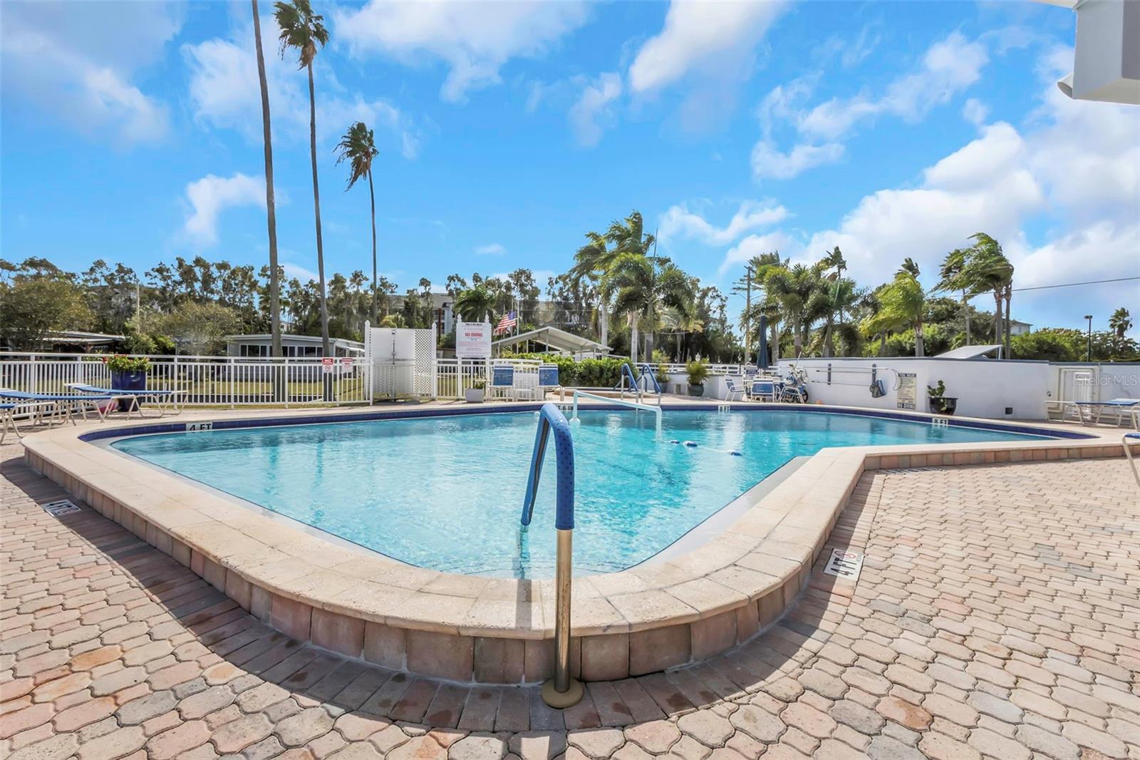 Image 44 of 46 For 18675 Us Highway 19 N 391