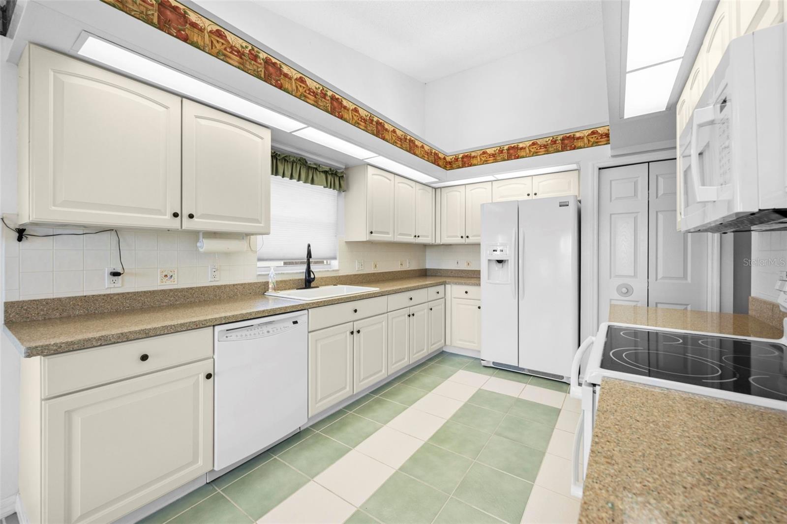 Image 21 of 55 For 11231 Sun Tree Road