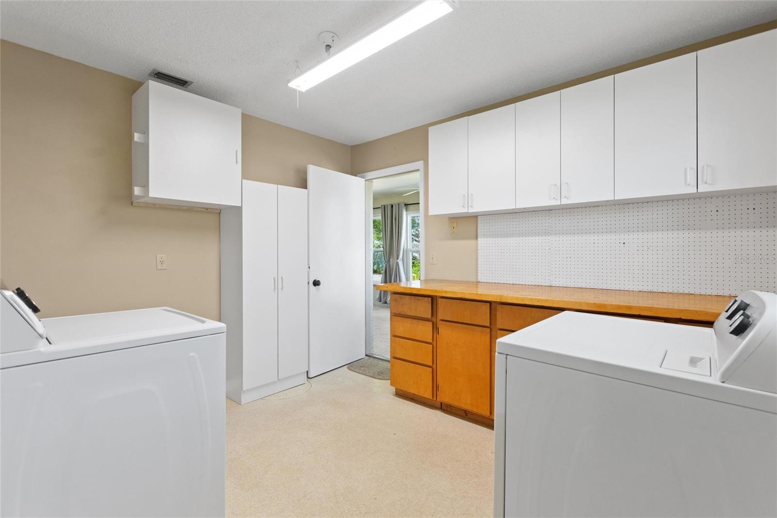 Image 19 of 49 For 679 Fort Duquesna Drive