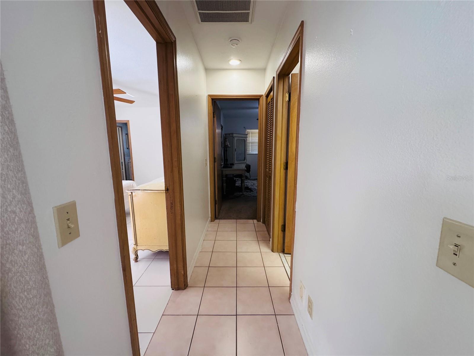 Listing photo id 11 for 2949 Sunset Point Road