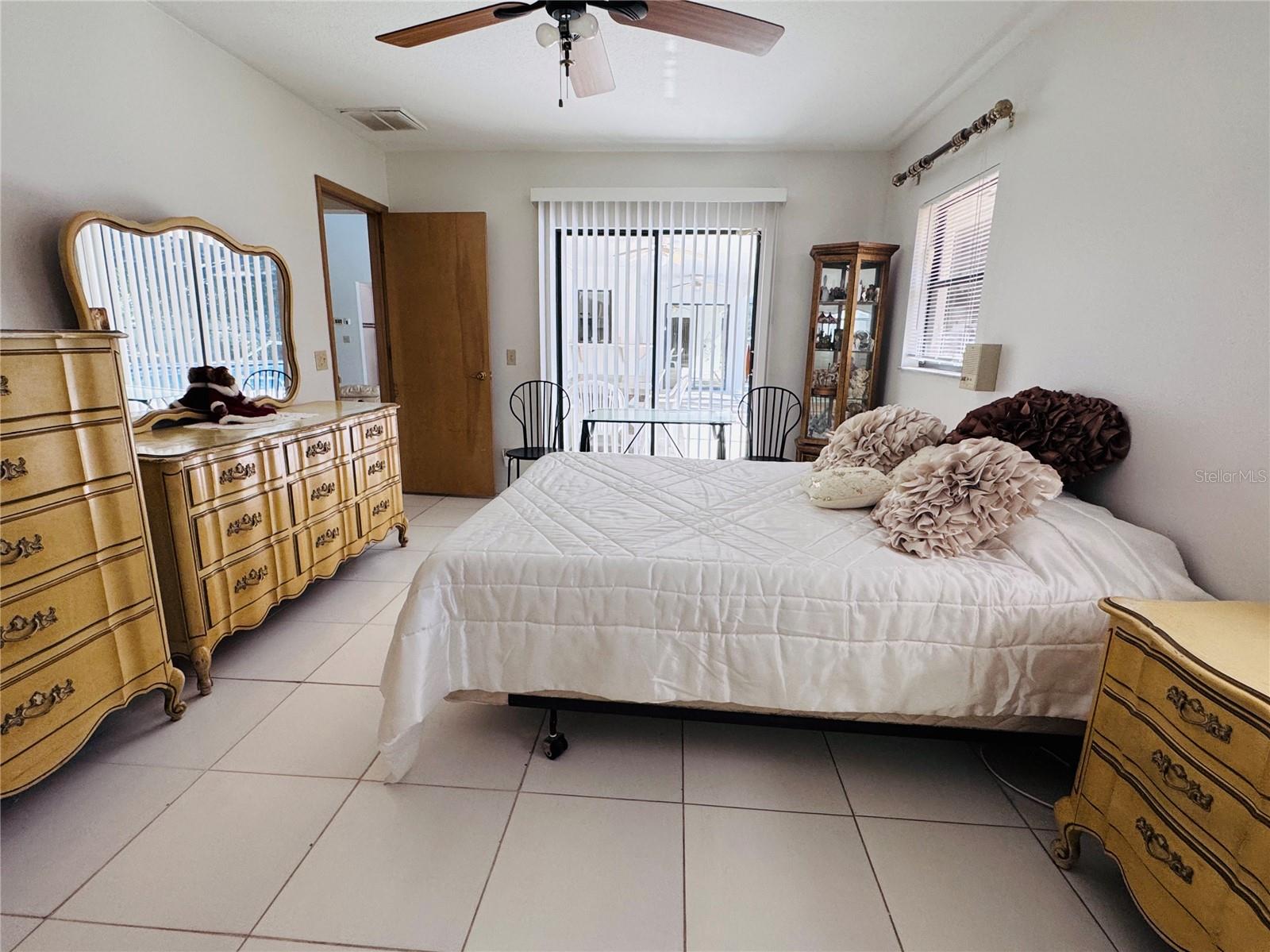 Listing photo id 12 for 2949 Sunset Point Road