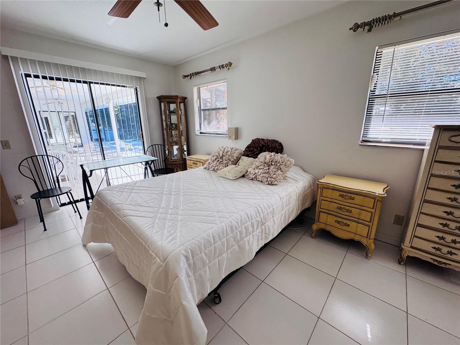 Listing photo id 13 for 2949 Sunset Point Road