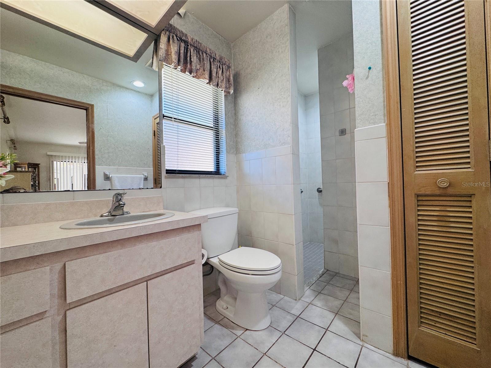 Listing photo id 15 for 2949 Sunset Point Road