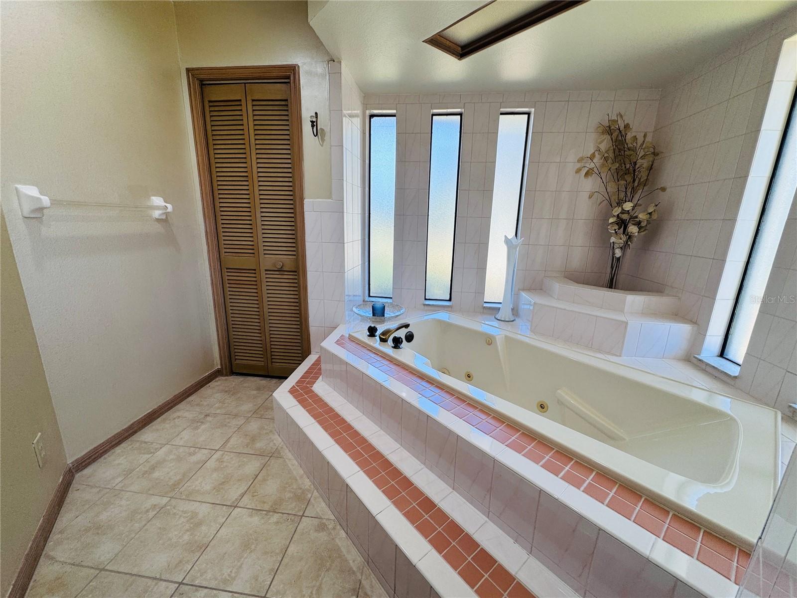 Listing photo id 22 for 2949 Sunset Point Road