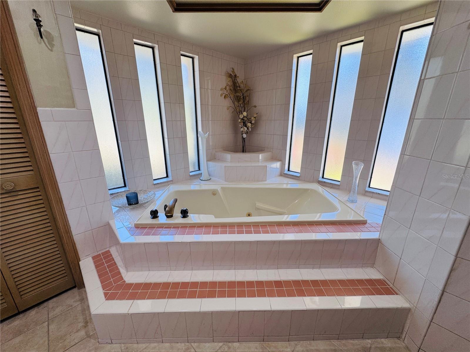 Listing photo id 23 for 2949 Sunset Point Road