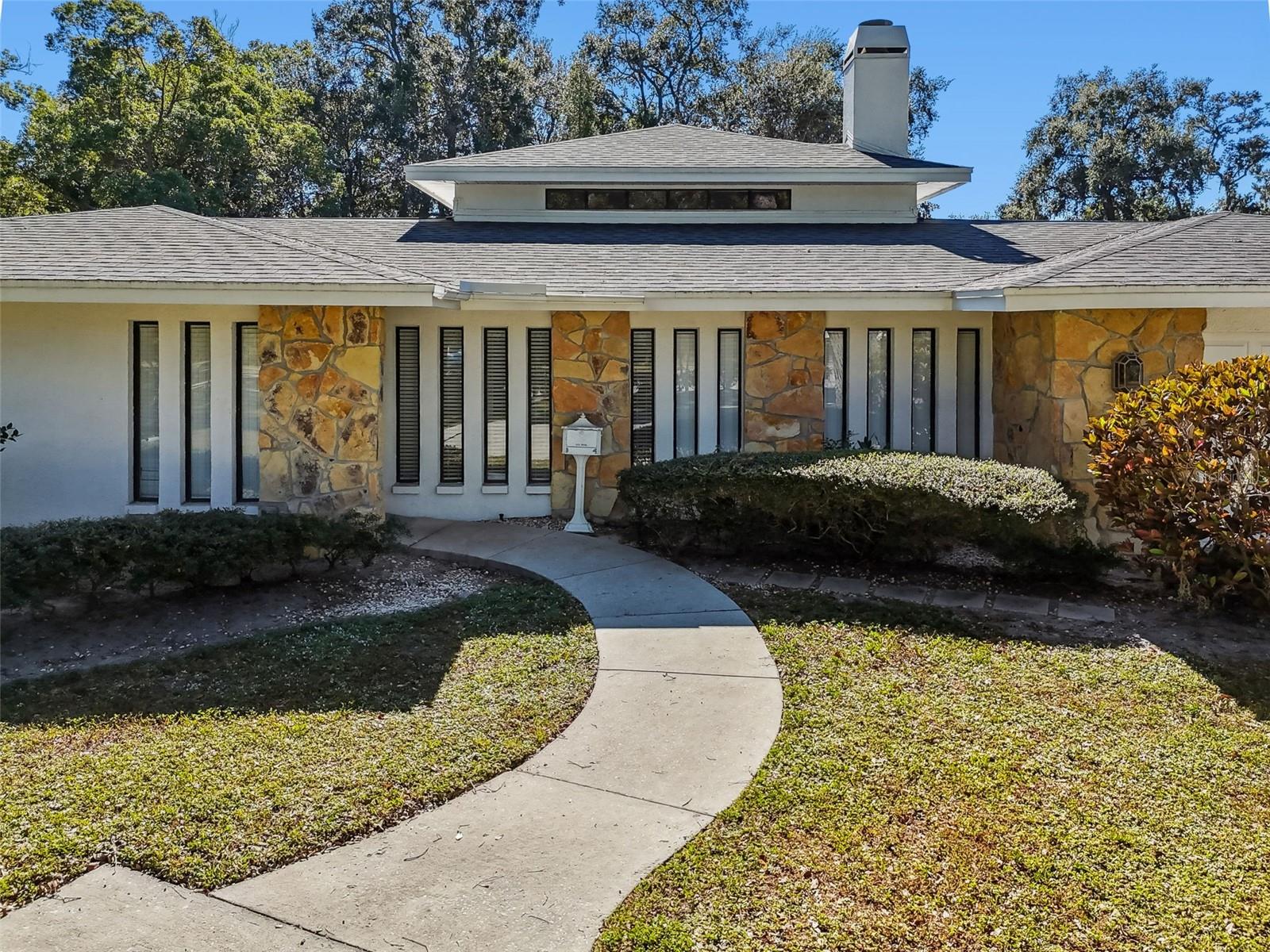 Listing photo id 25 for 2949 Sunset Point Road