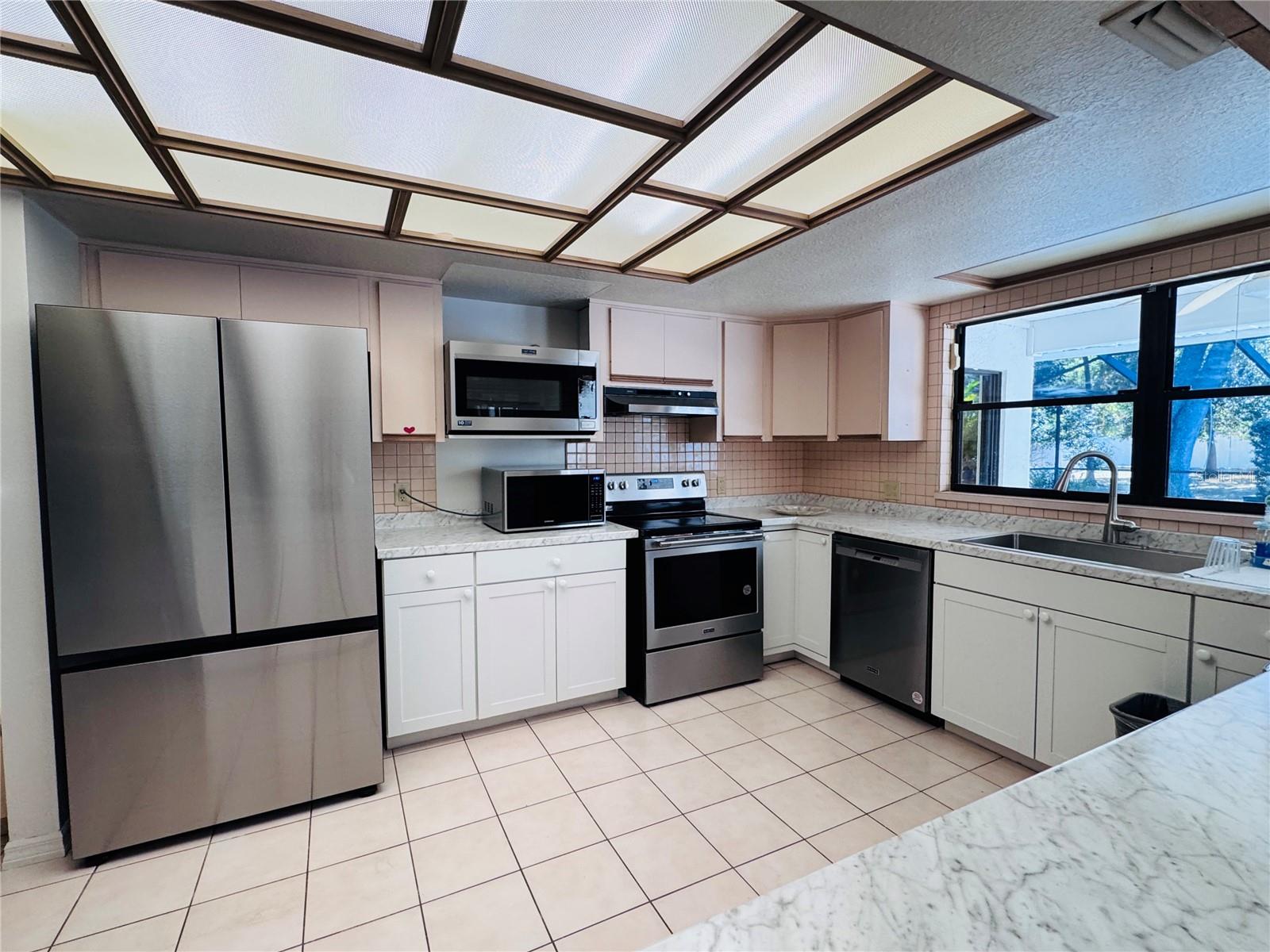 Listing photo id 1 for 2949 Sunset Point Road