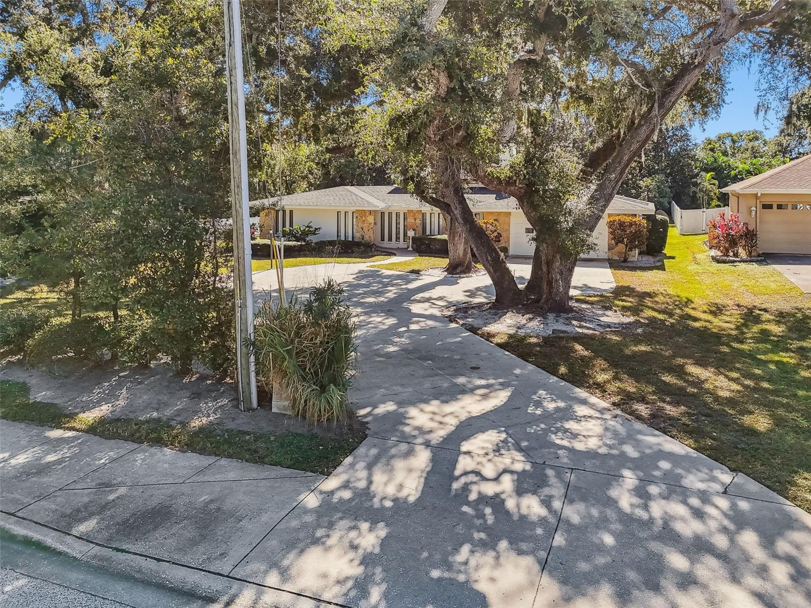 Listing photo id 29 for 2949 Sunset Point Road