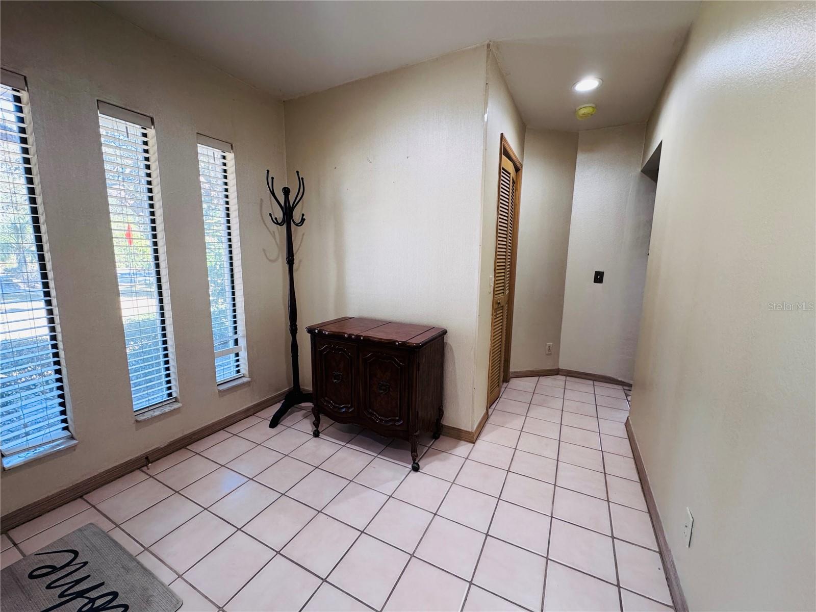 Listing photo id 4 for 2949 Sunset Point Road