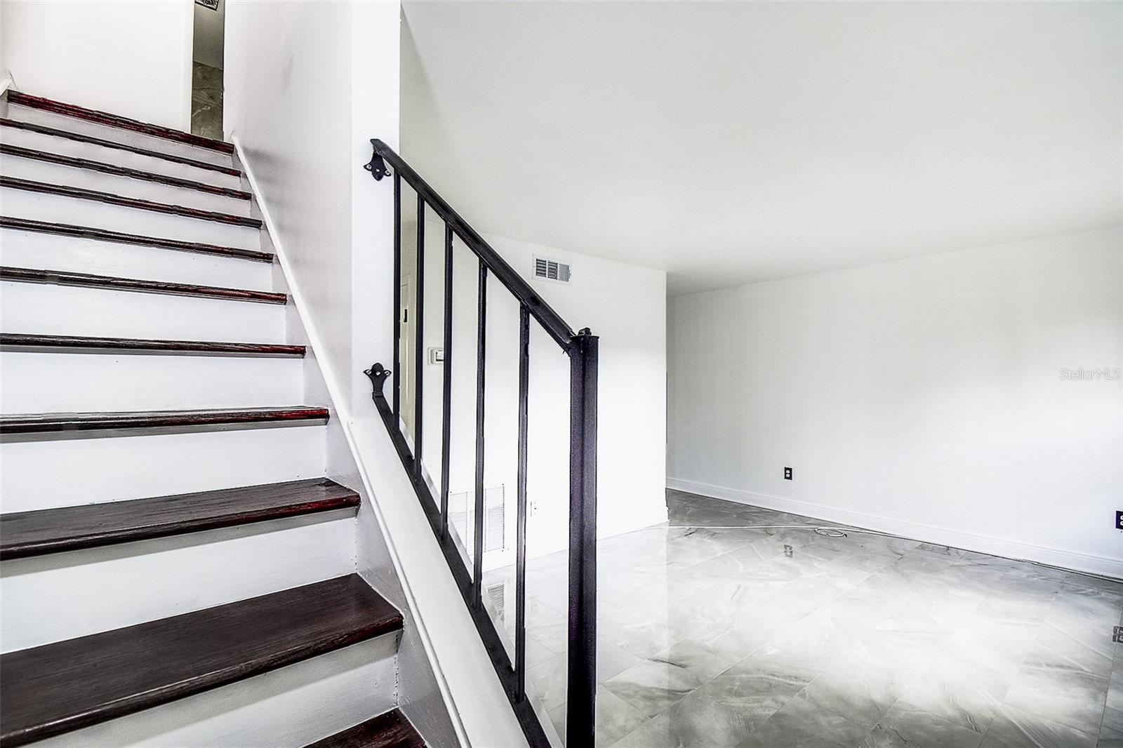 Image 17 of 43 For 7627 Deleon Court