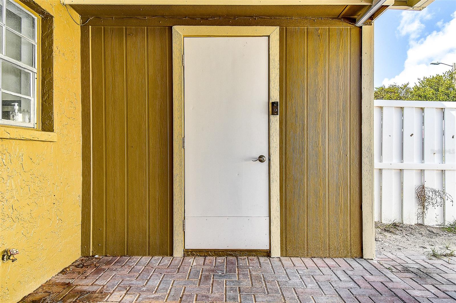 Image 21 of 43 For 7627 Deleon Court