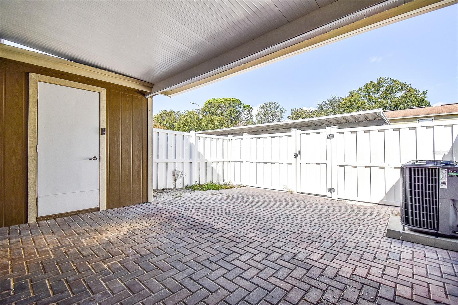 Image 22 of 43 For 7627 Deleon Court