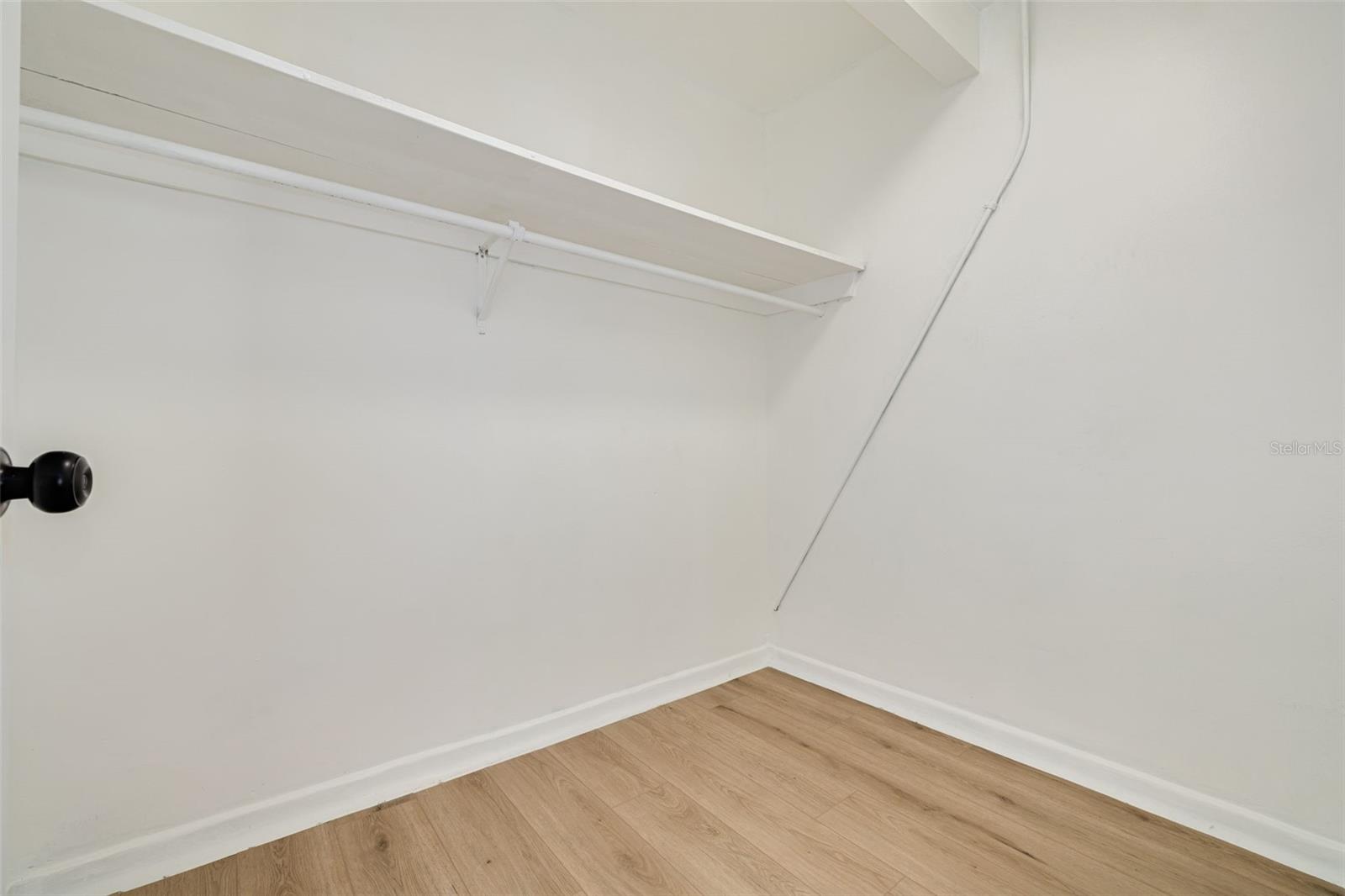 Listing photo id 14 for 925 16th Avenue N