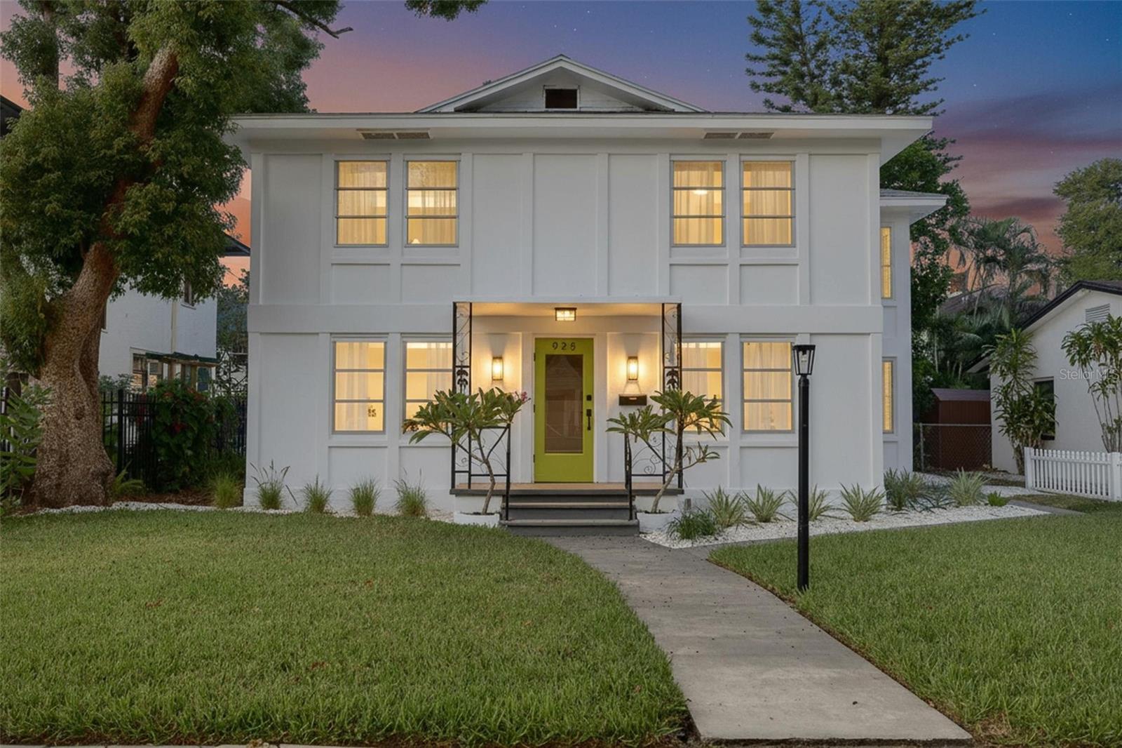 Listing photo id 0 for 925 16th Avenue N