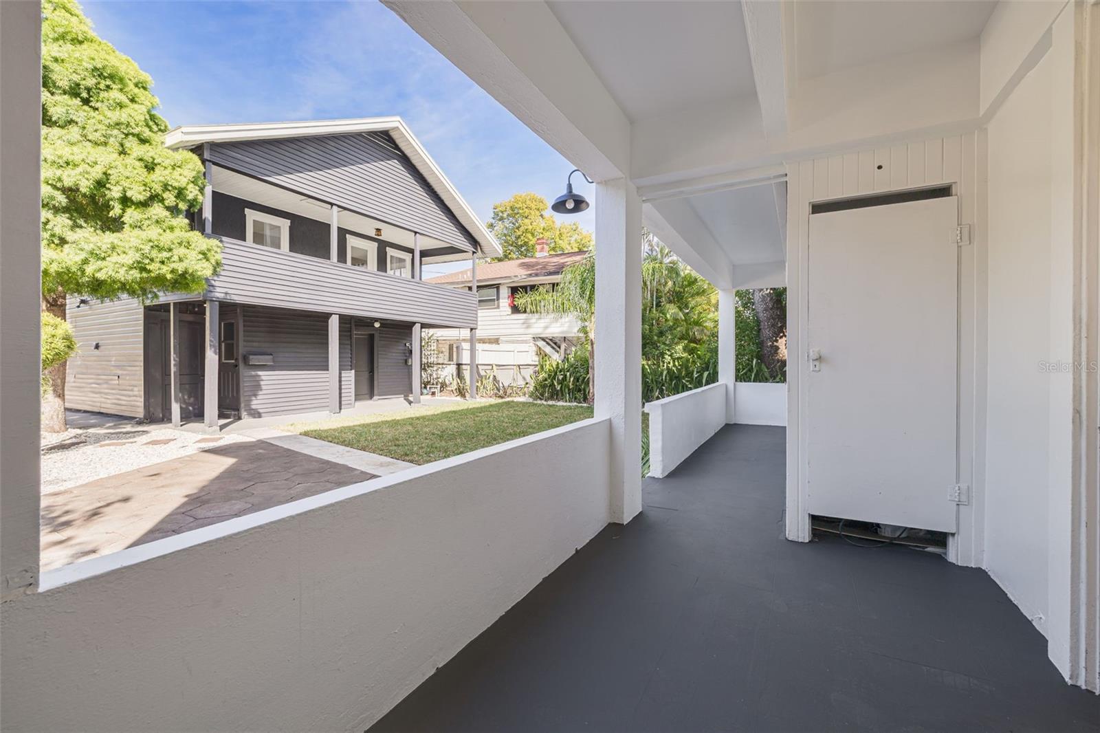 Listing photo id 19 for 925 16th Avenue N