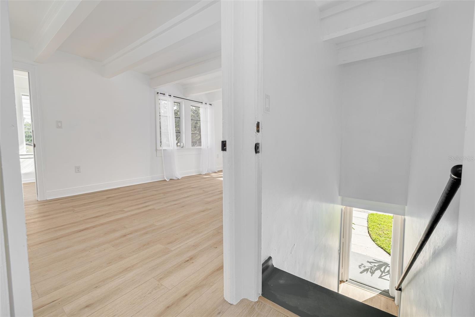 Listing photo id 22 for 925 16th Avenue N