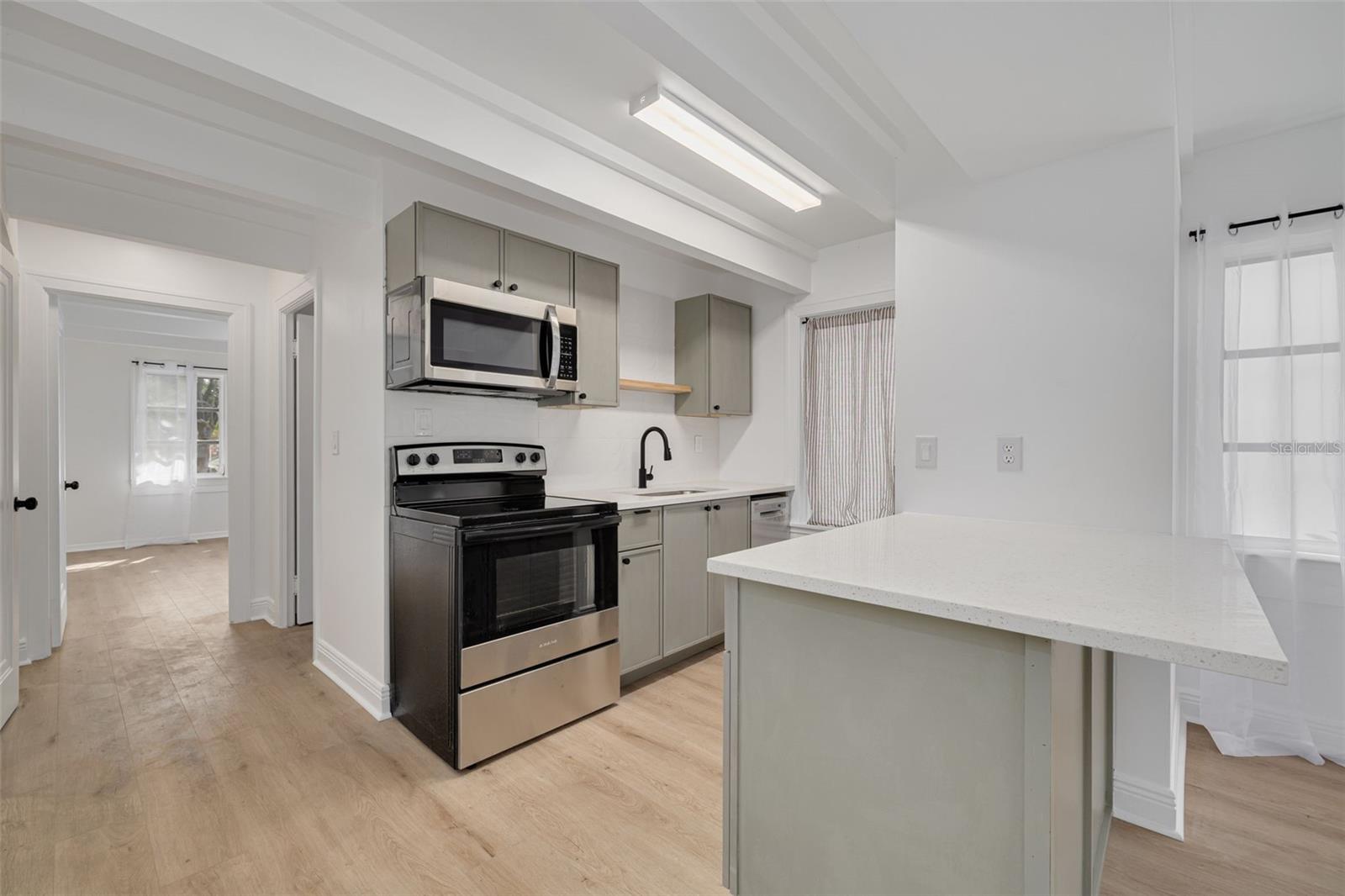 Listing photo id 29 for 925 16th Avenue N