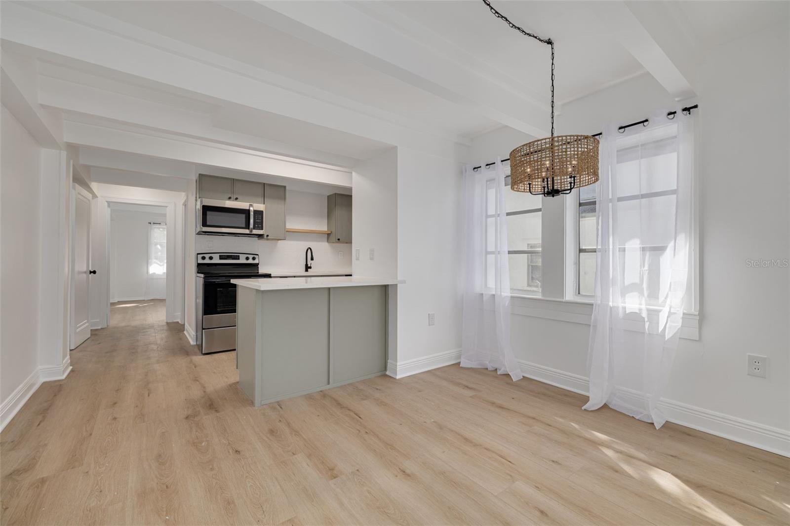 Listing photo id 31 for 925 16th Avenue N