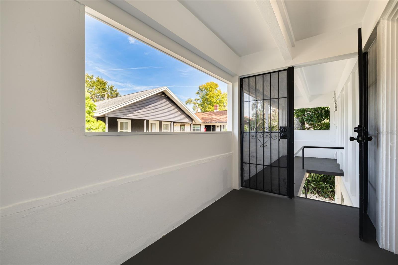 Listing photo id 32 for 925 16th Avenue N