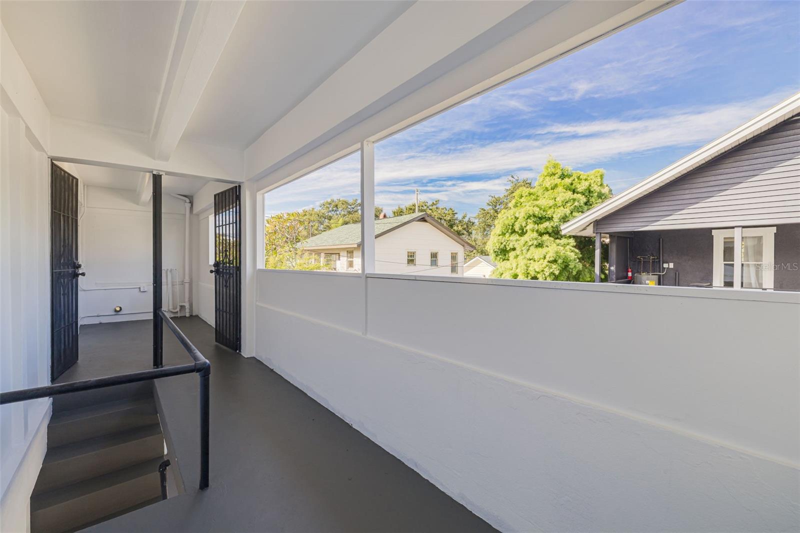 Listing photo id 34 for 925 16th Avenue N