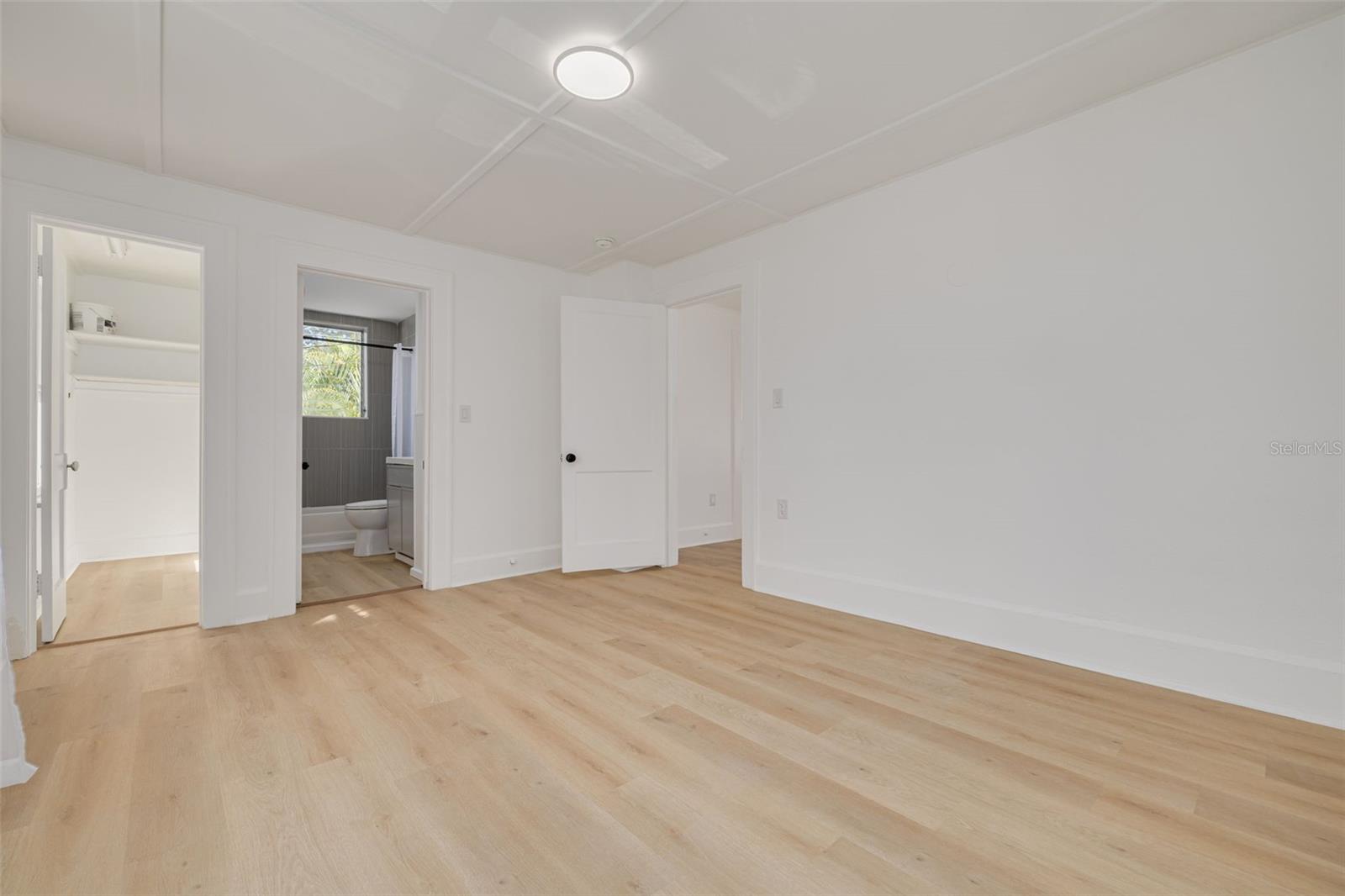 Listing photo id 36 for 925 16th Avenue N