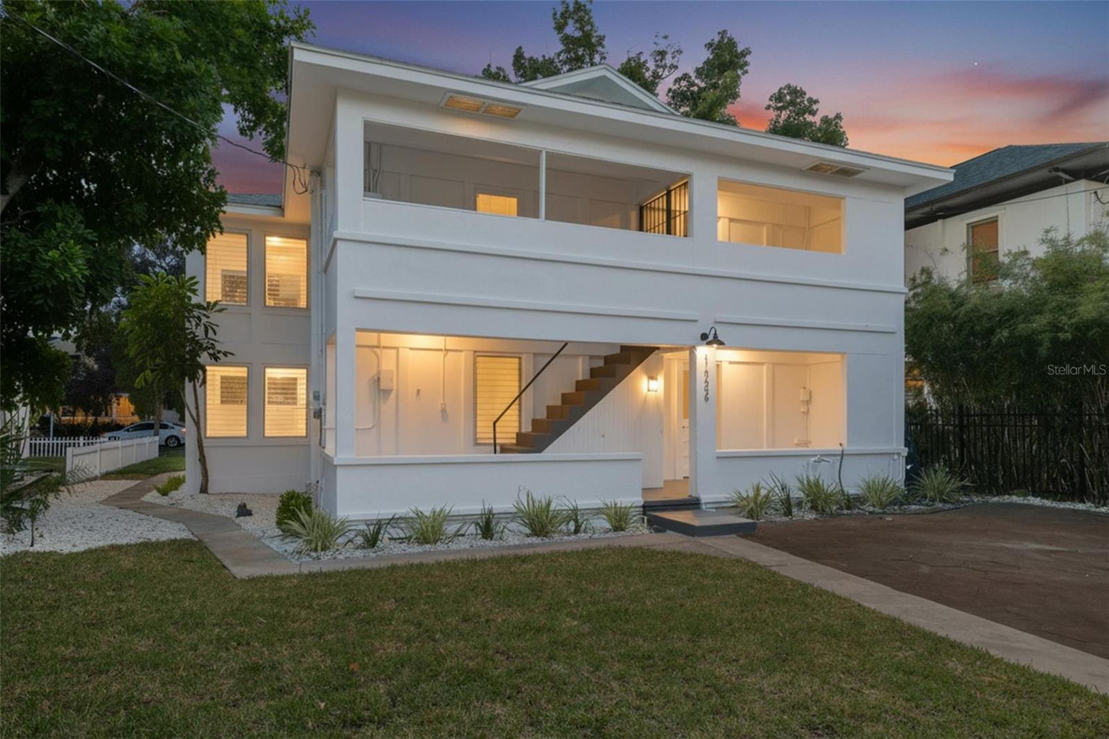 Listing photo id 2 for 925 16th Avenue N