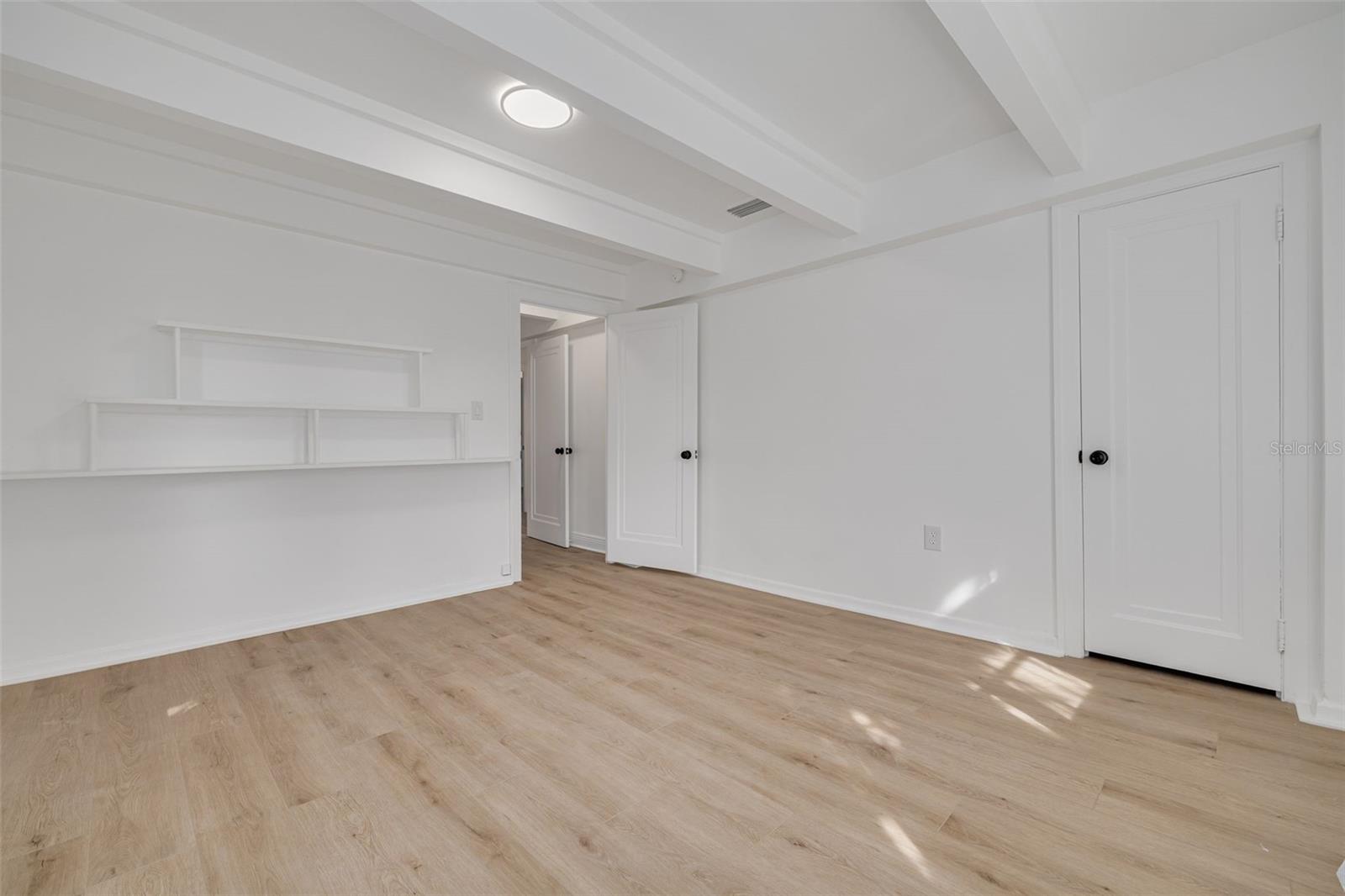 Listing photo id 40 for 925 16th Avenue N