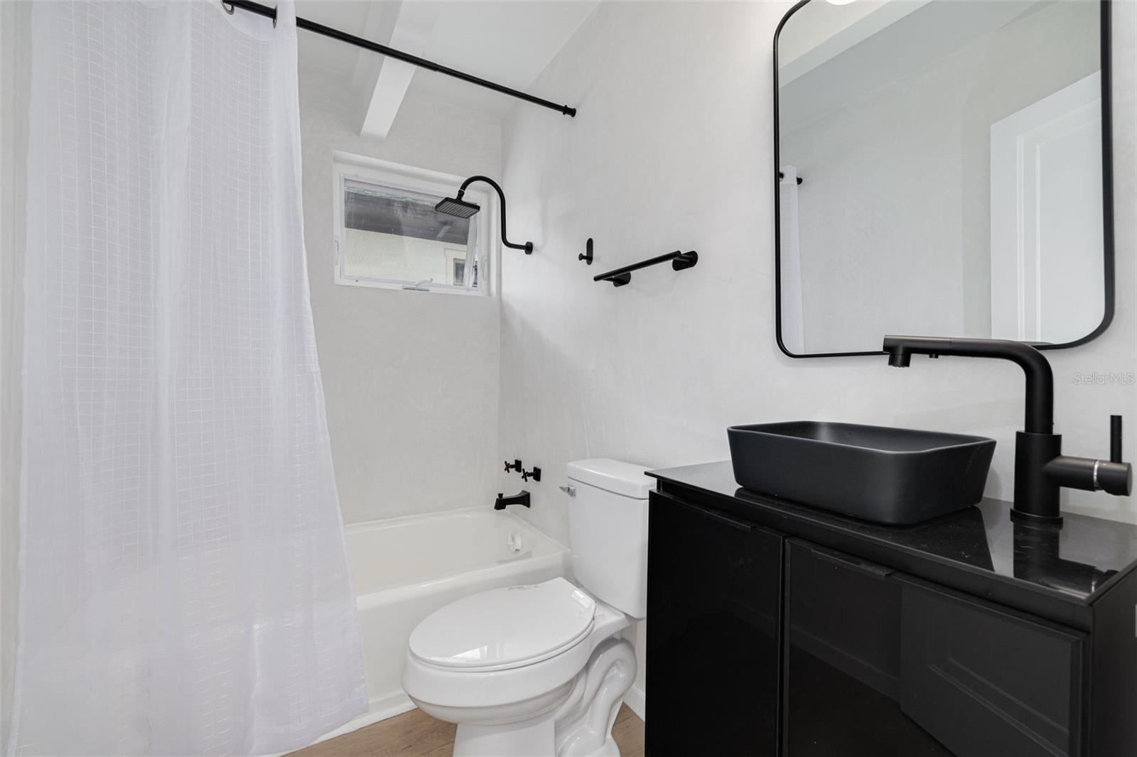 Listing photo id 42 for 925 16th Avenue N