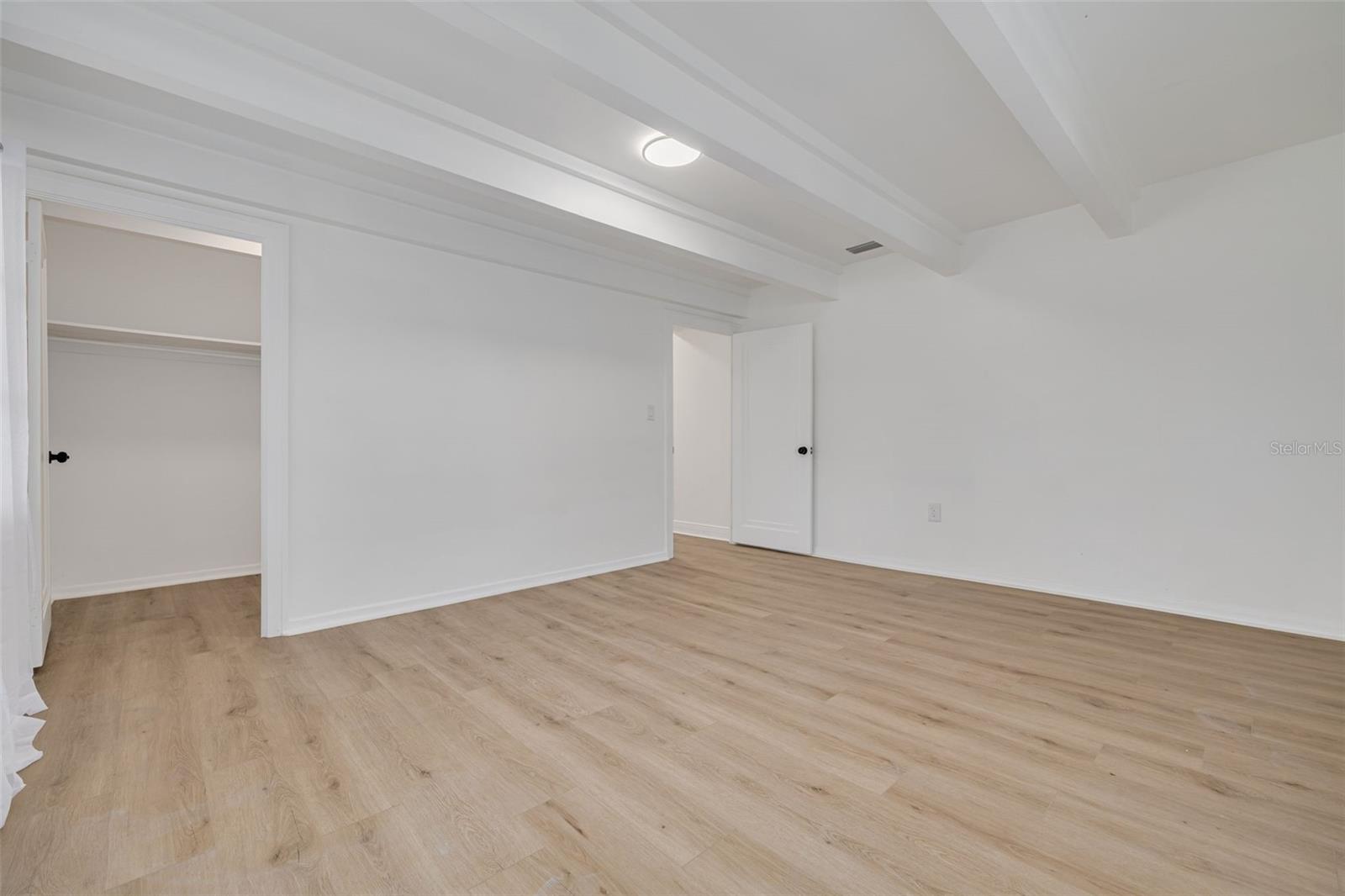 Listing photo id 44 for 925 16th Avenue N