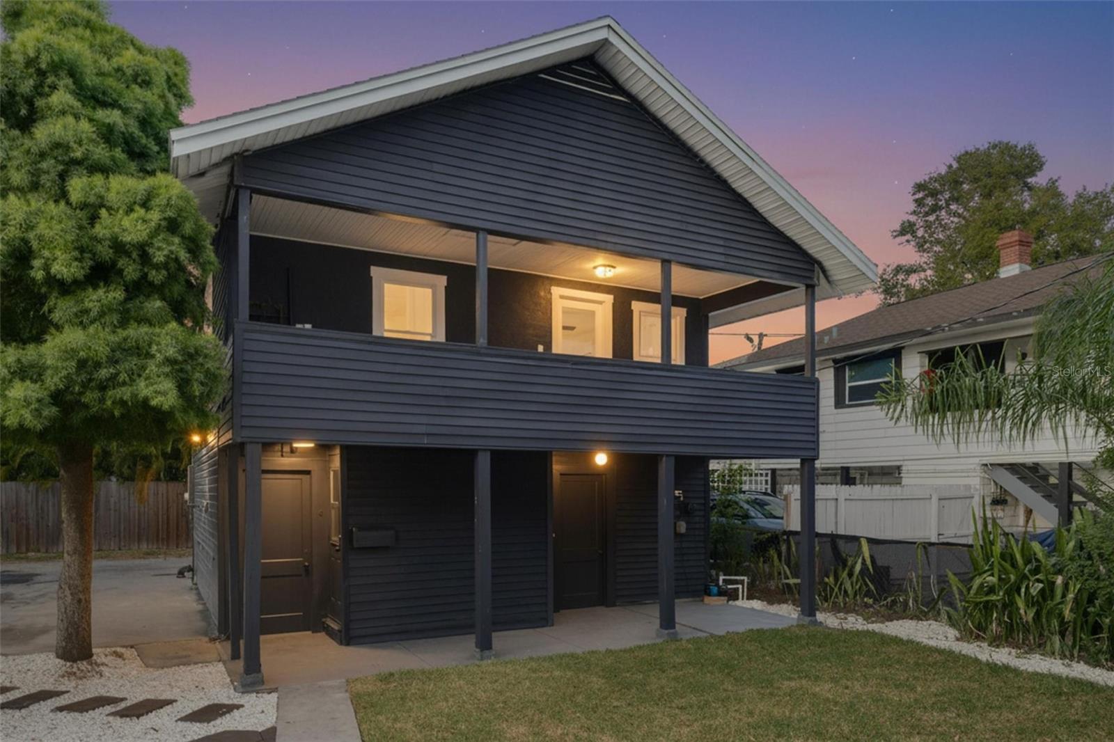 Listing photo id 3 for 925 16th Avenue N