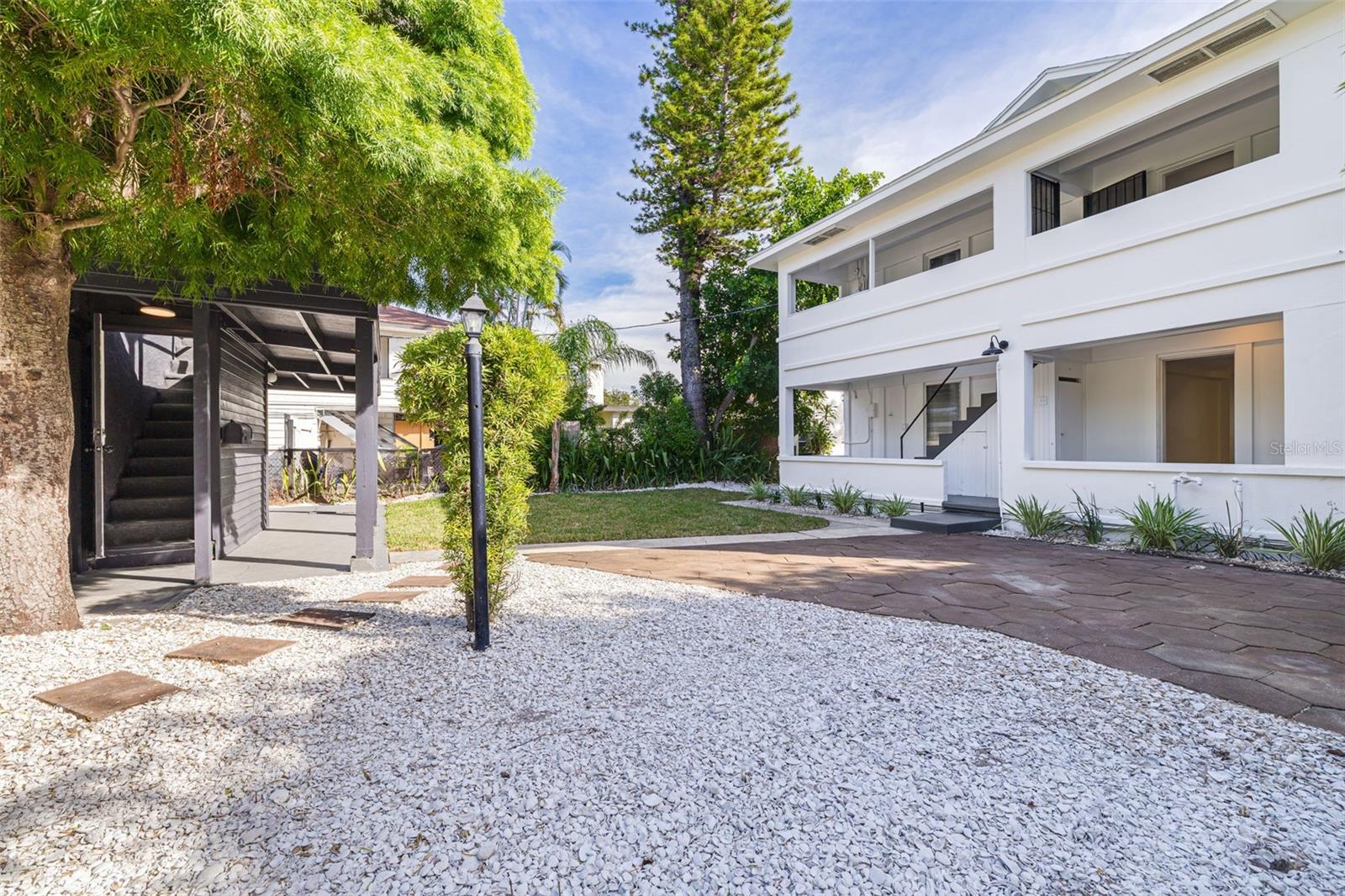 Listing photo id 48 for 925 16th Avenue N