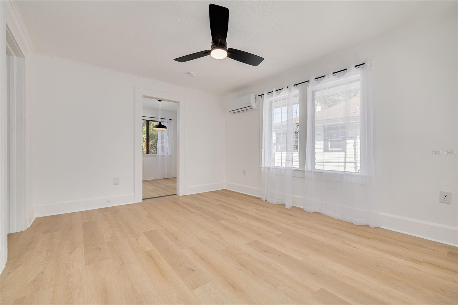 Listing photo id 51 for 925 16th Avenue N