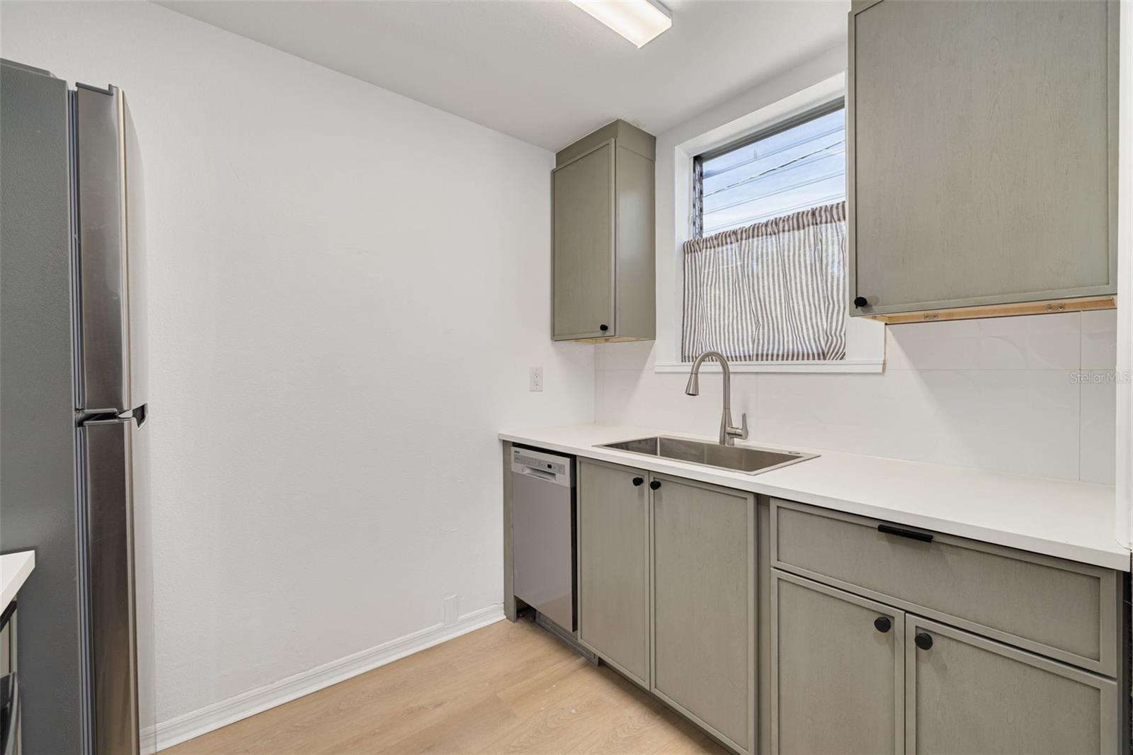 Listing photo id 55 for 925 16th Avenue N