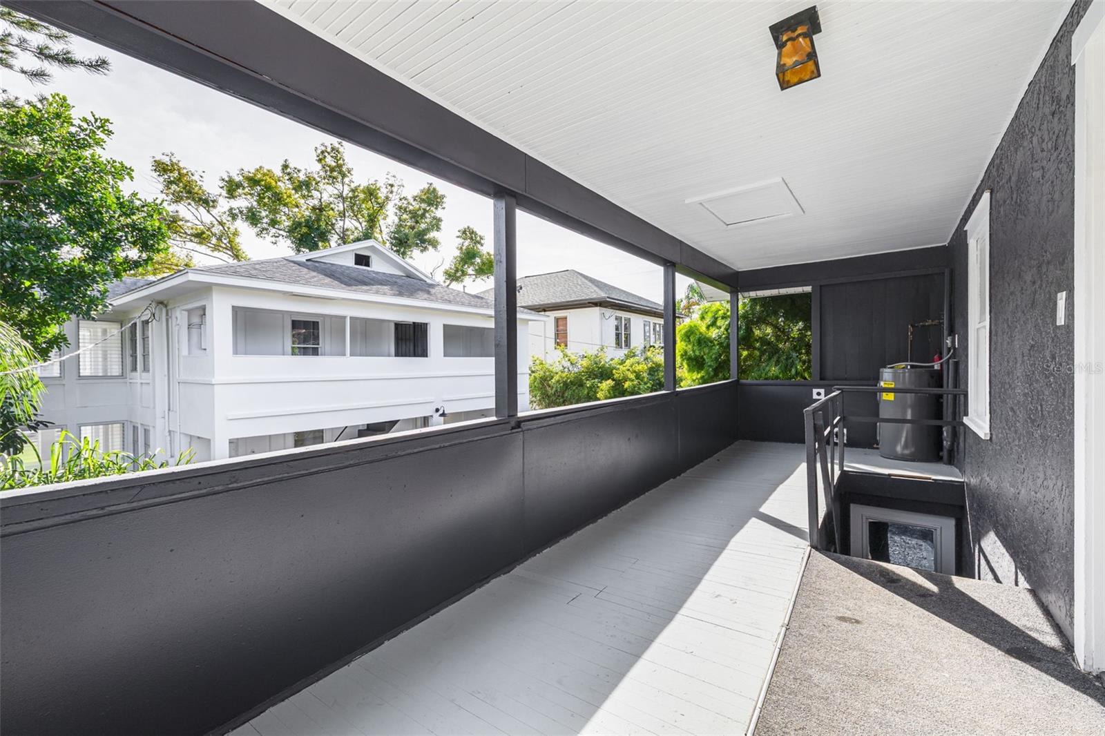 Listing photo id 57 for 925 16th Avenue N