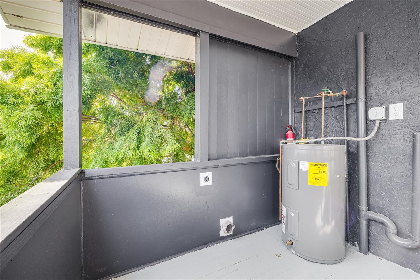 Listing photo id 58 for 925 16th Avenue N