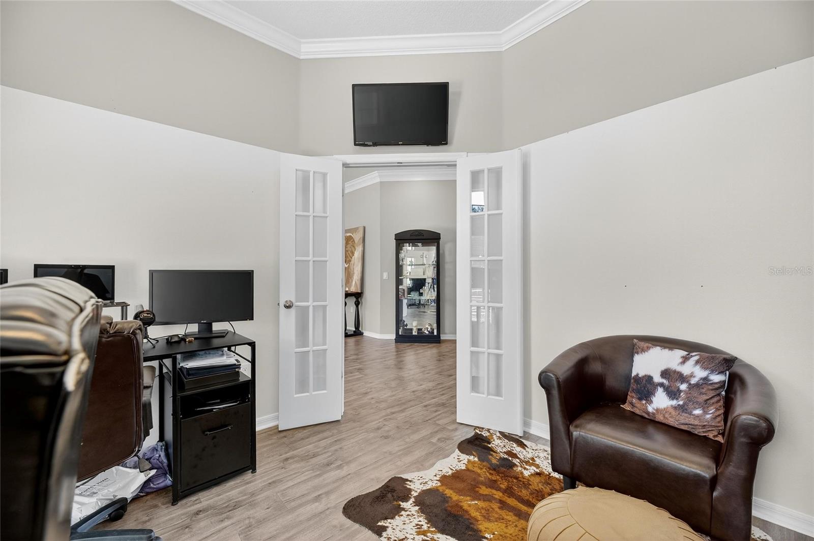 Image 15 of 94 For 121 Falling Water Drive