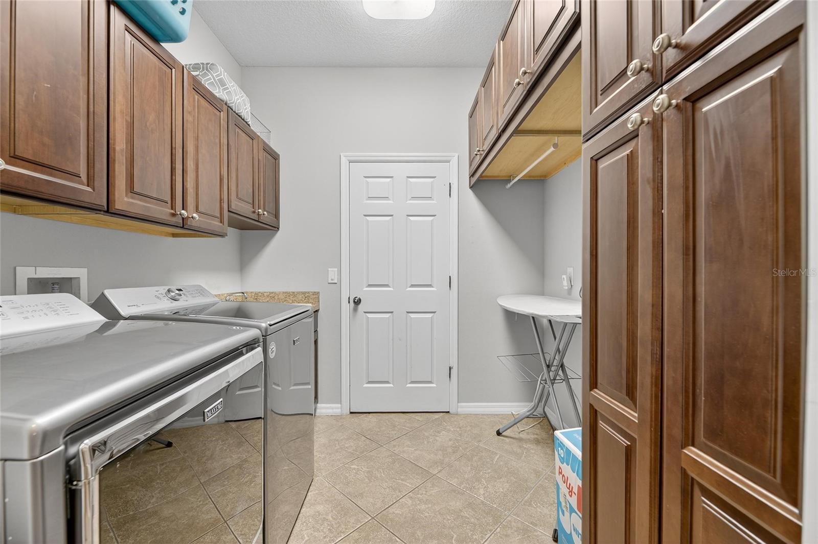 Image 39 of 94 For 121 Falling Water Drive