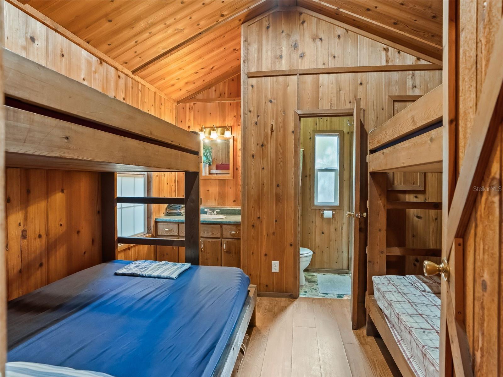 Image 37 of 87 For 15260 152nd Place