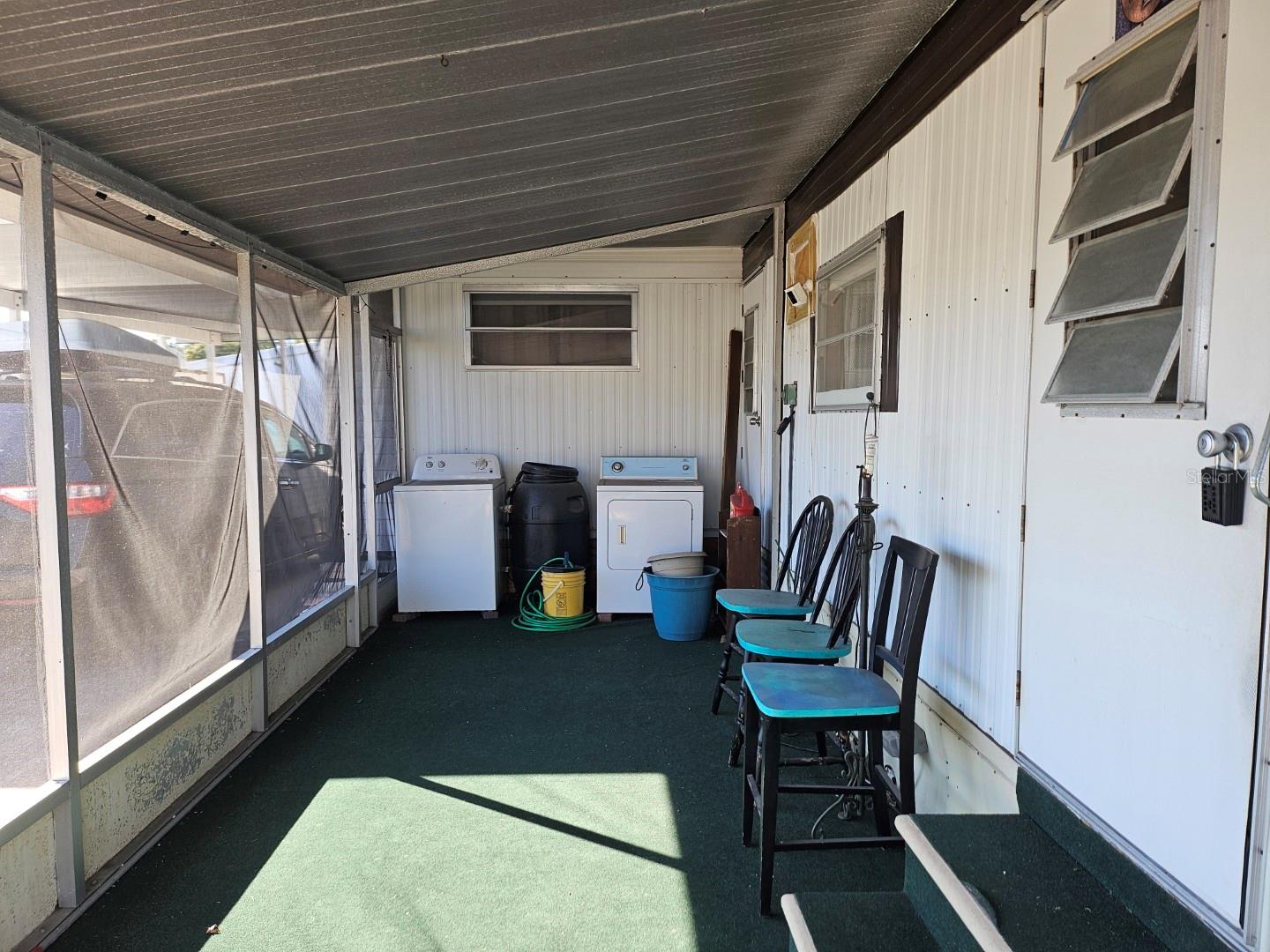 Listing photo id 11 for 4097 46th Avenue N 320