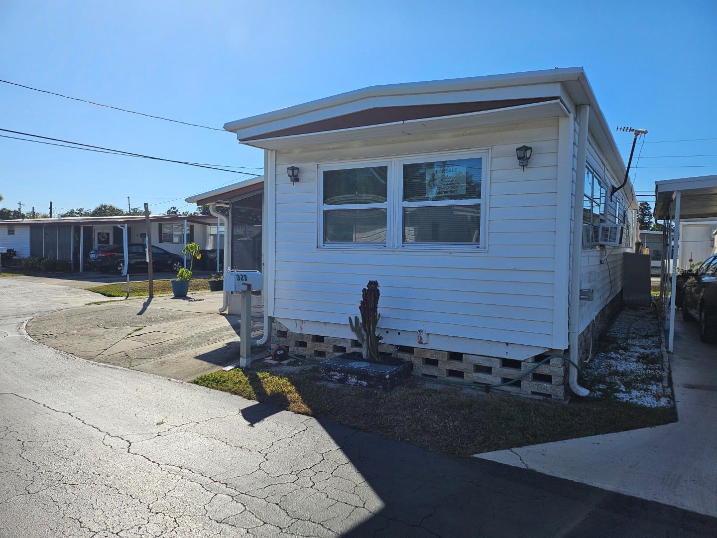 Listing photo id 14 for 4097 46th Avenue N 320