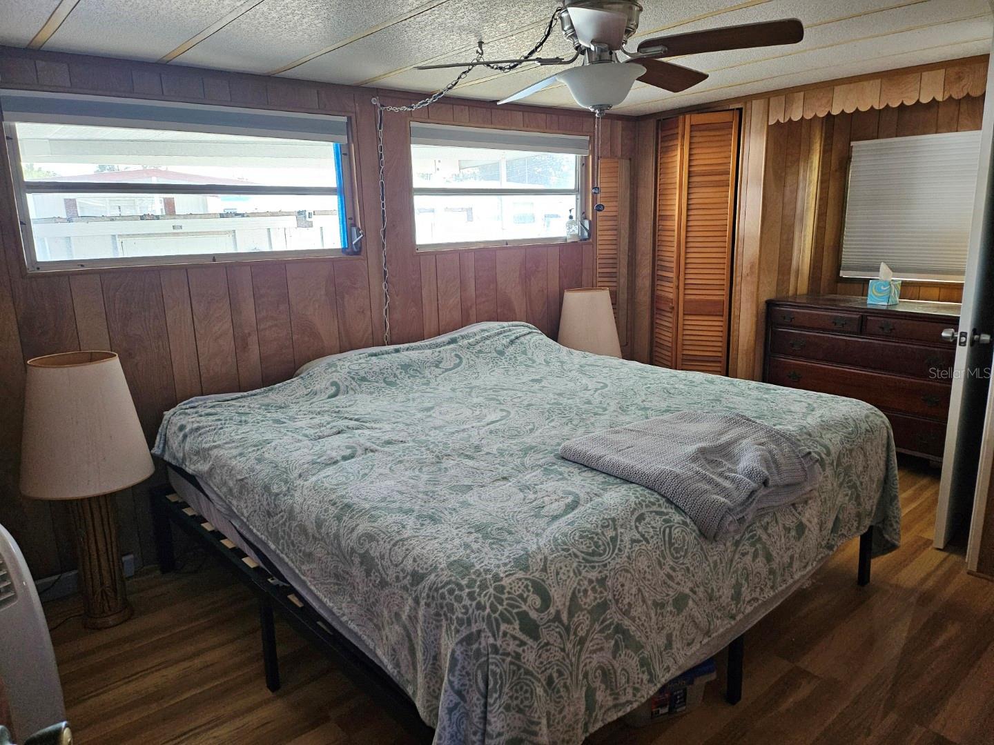 Listing photo id 5 for 4097 46th Avenue N 320