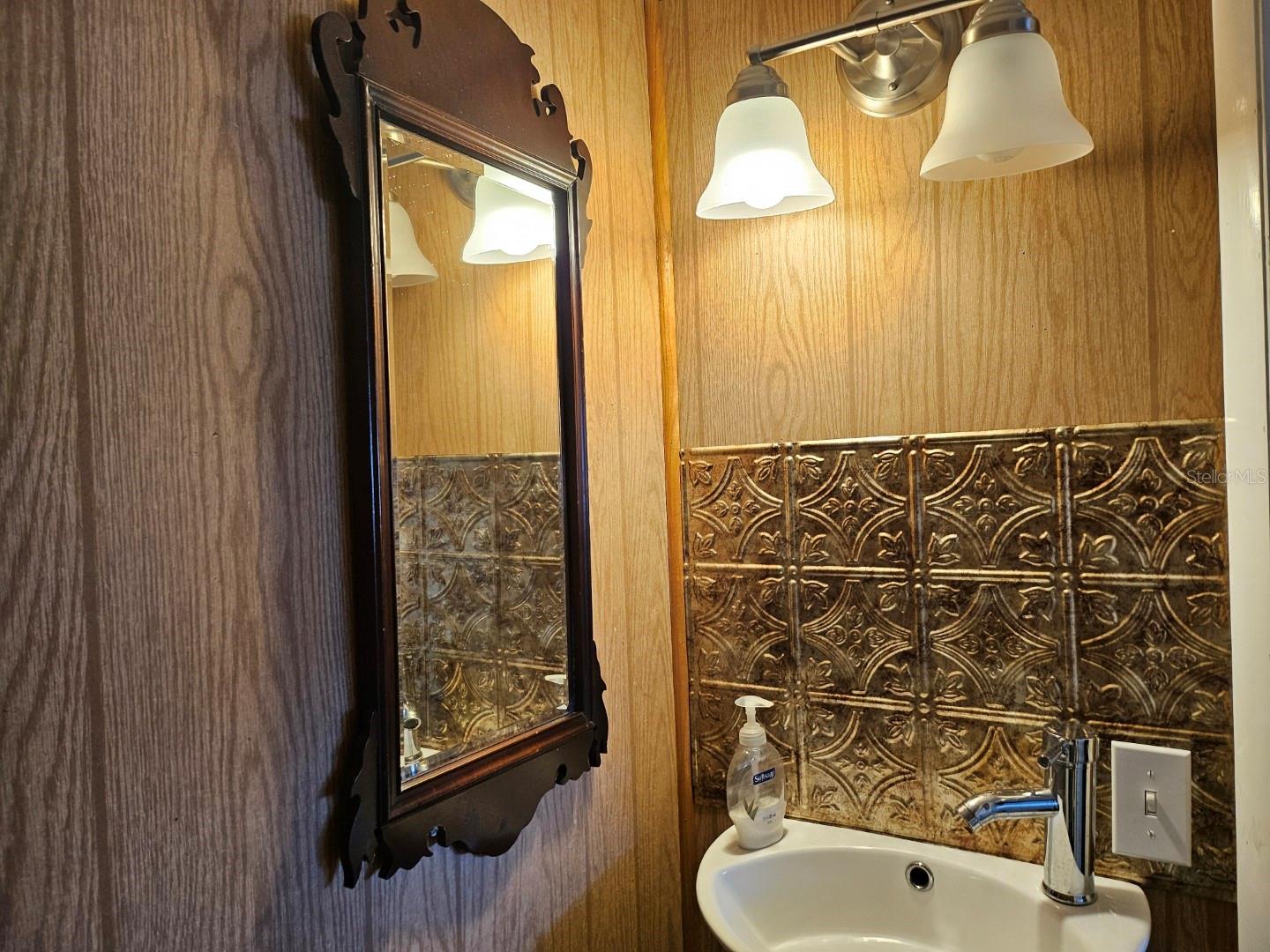 Listing photo id 7 for 4097 46th Avenue N 320