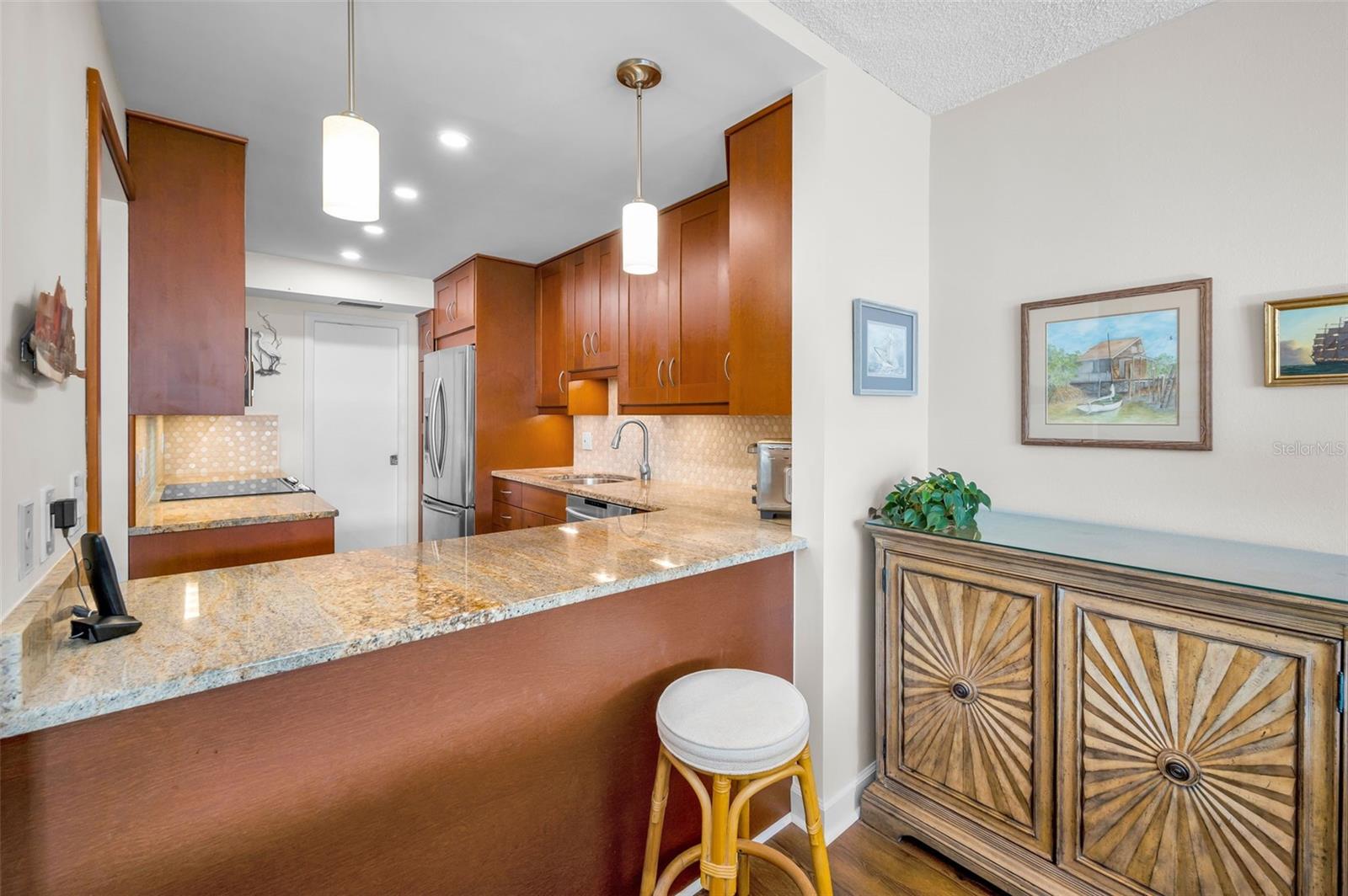 Image 17 of 42 For 632 Edgewater Drive 433