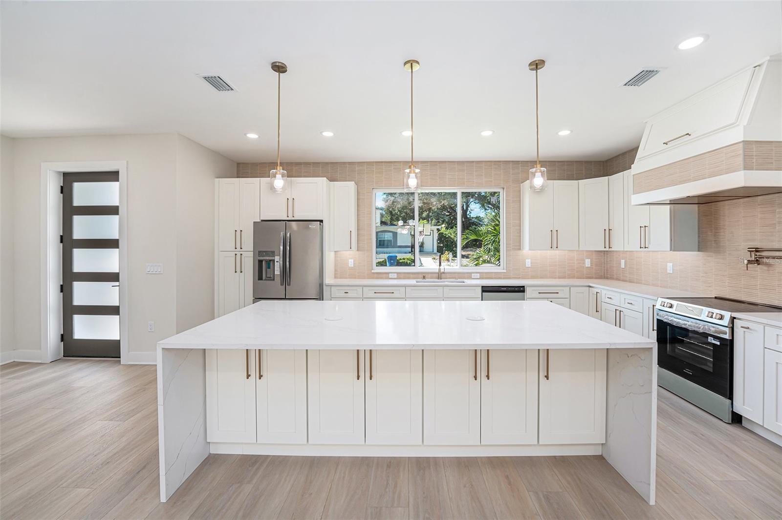 Image 10 of 52 For 514 Summit Street