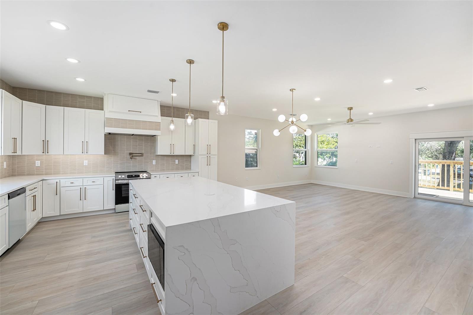 Image 11 of 52 For 514 Summit Street