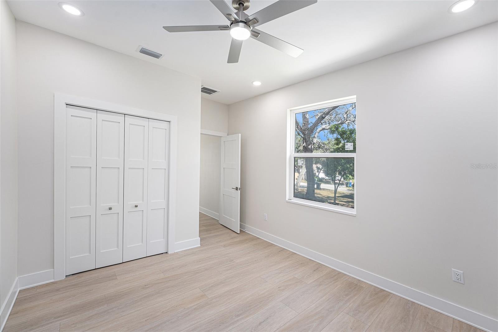 Image 15 of 52 For 514 Summit Street