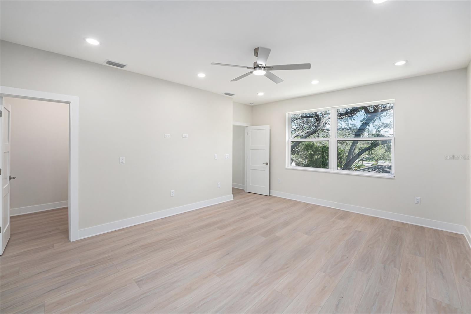 Image 17 of 52 For 514 Summit Street